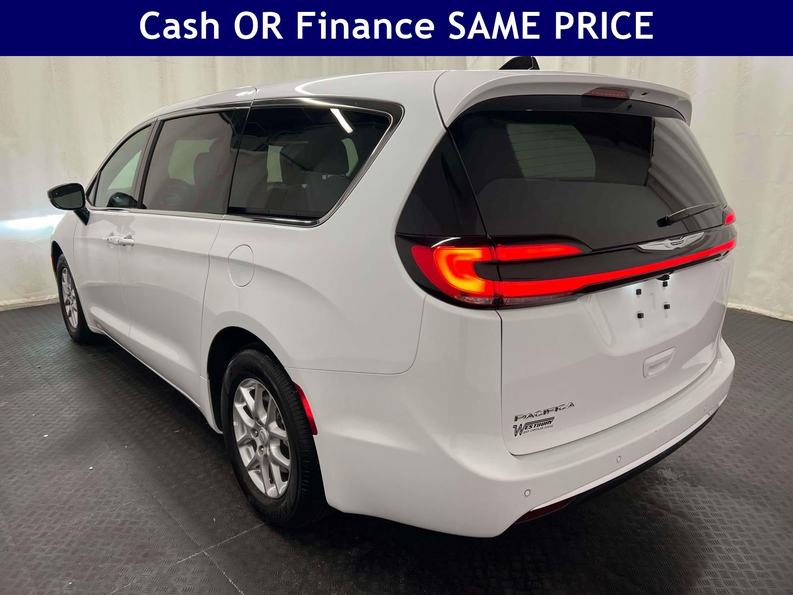 Used 2026 Chrysler Pacifica Select FWD image 7