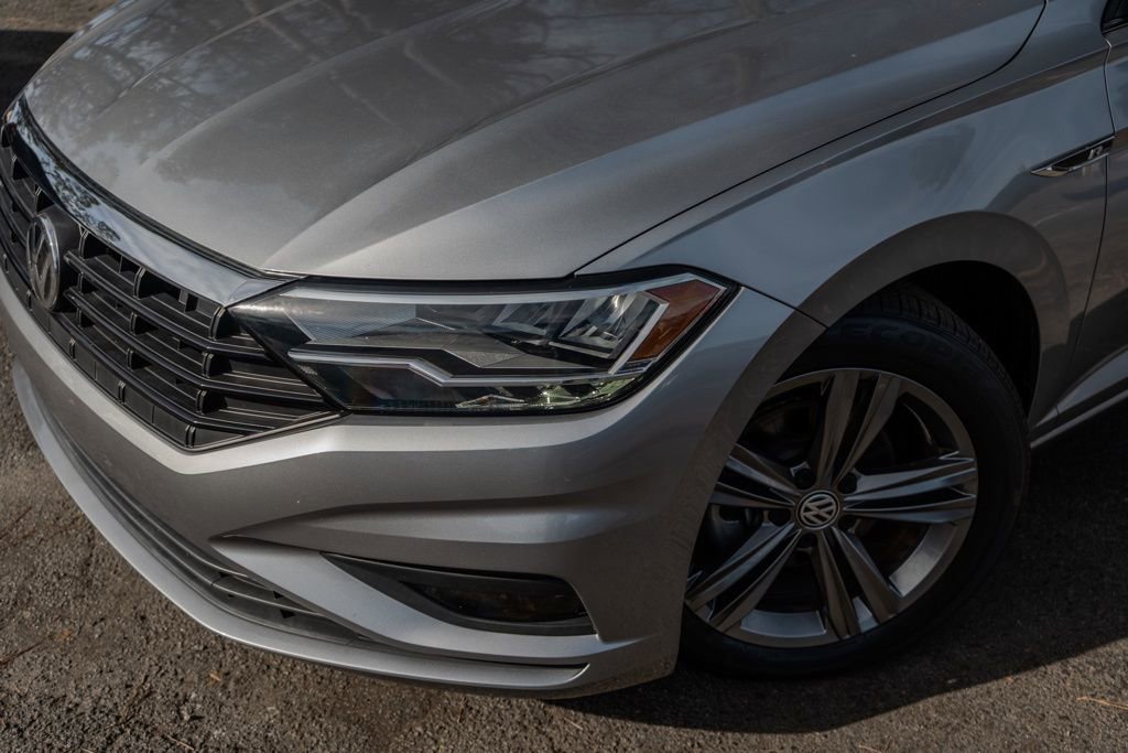 Used 2021 Volkswagen Jetta R-Line w/ R-Line Cold Weather Package image 3