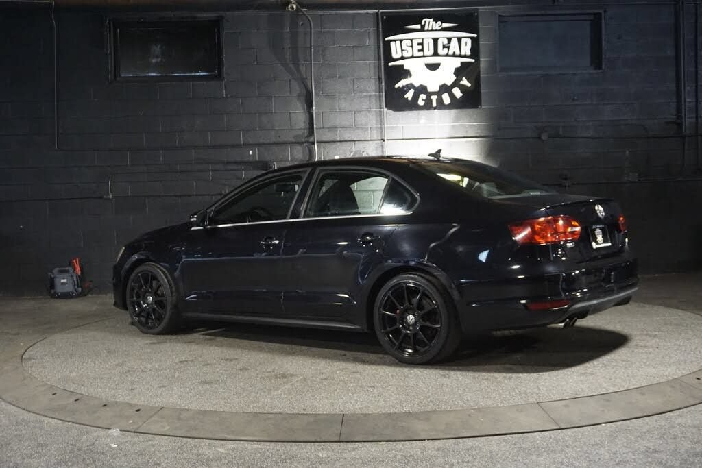 Used 2012 Volkswagen Jetta GLI FWD image 3