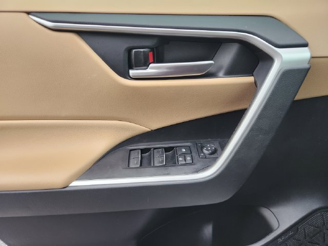 Certified 2025 Toyota RAV4 XLE Premium FWD image 21