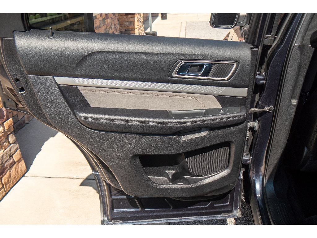 Used 2017 Ford Explorer XLT w/ Equipment Group 202A AWD/4WD image 18