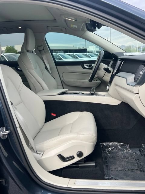 Used 2024 Volvo XC60 B5 Plus AWD/4WD image 33