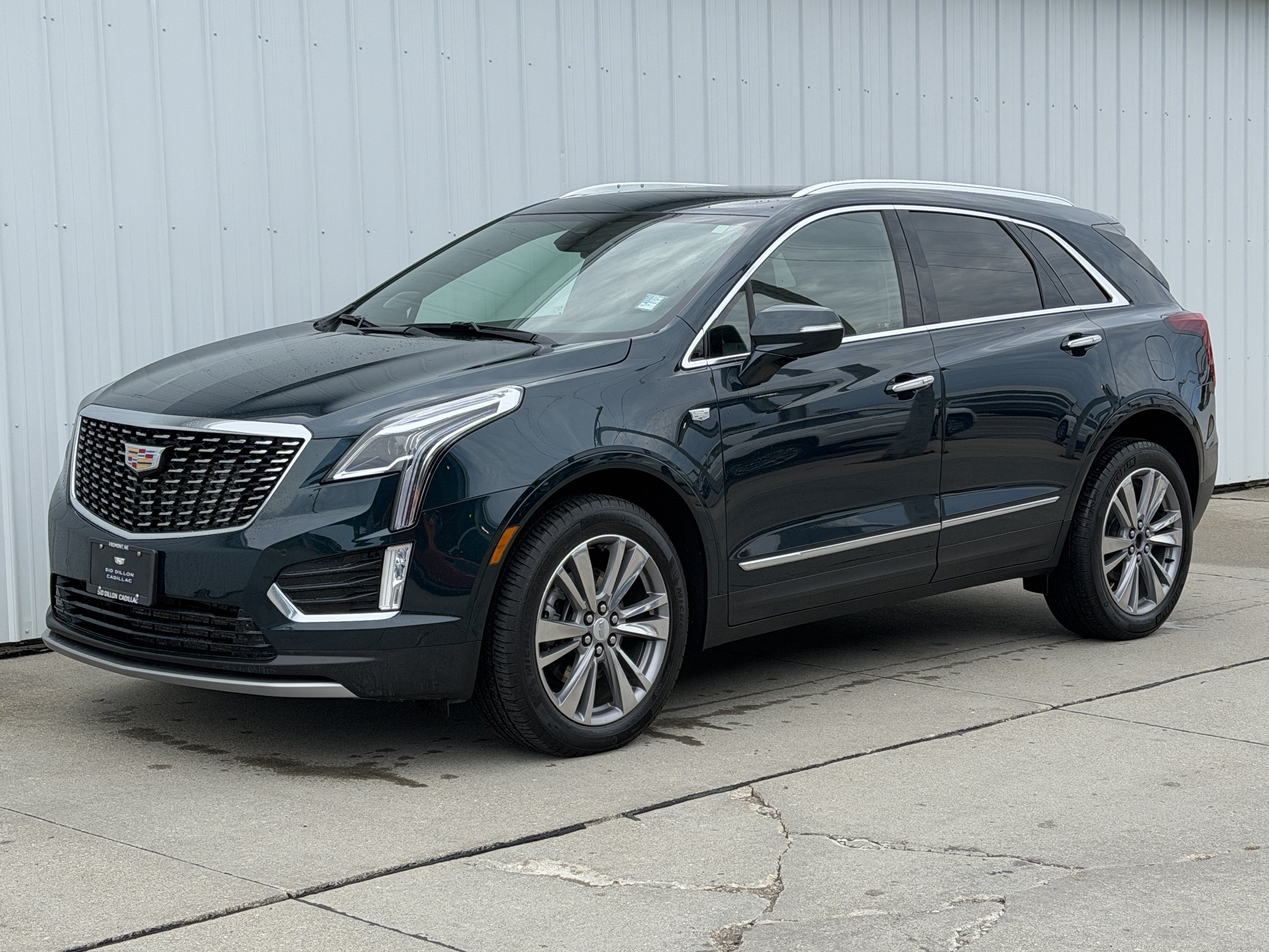 Certified 2025 Cadillac XT5 Premium Luxury AWD/4WD image 1