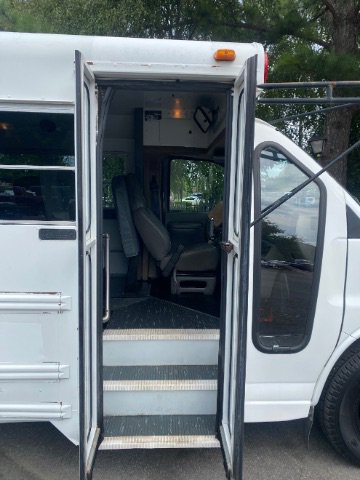 Used 2001 Chevrolet Express 3500 image 8