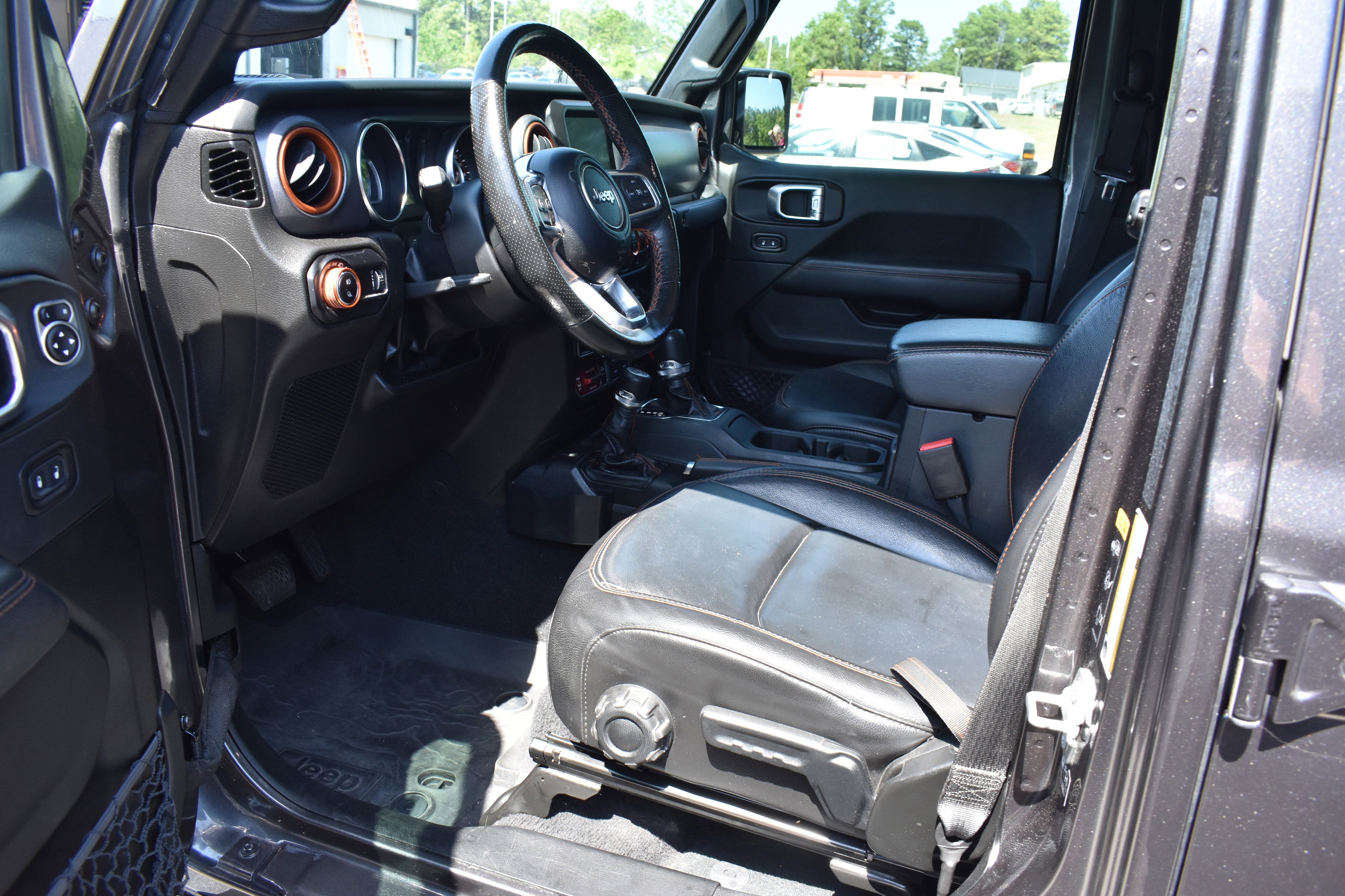 Used 2023 Jeep Gladiator Mojave w/ LED Lighting Group AWD/4WD image 12