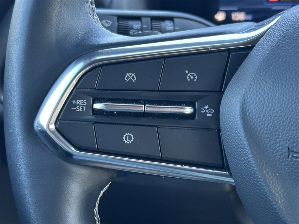 Used 2025 Chevrolet Traverse LT image 38