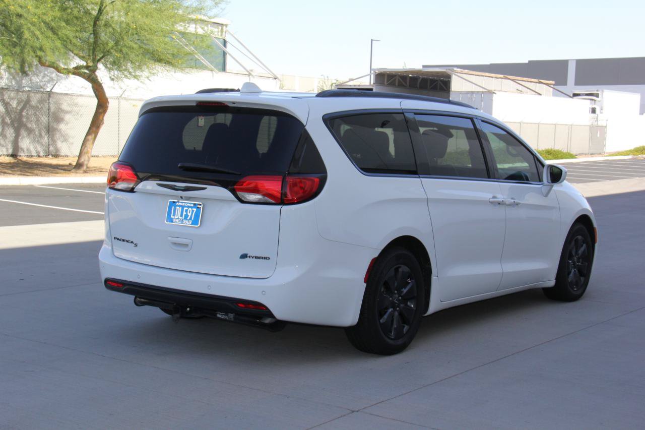 Used 2020 Chrysler Pacifica Touring-L w/ S Appearance Package FWD image 5