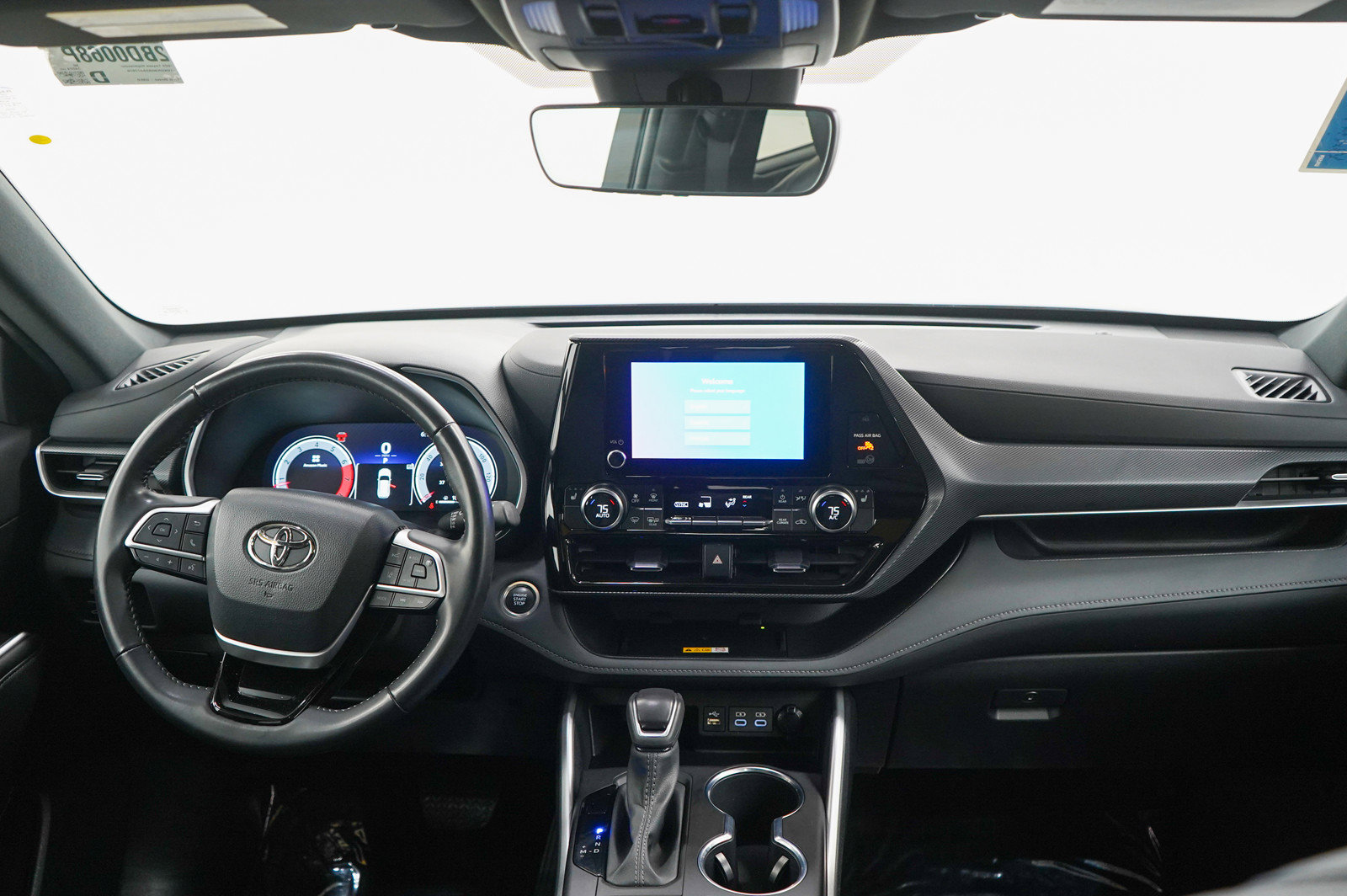 Used 2025 Toyota Highlander XSE AWD/4WD image 14