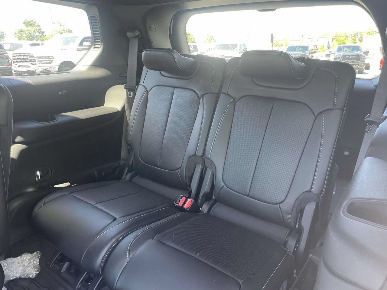 New 2026 Jeep Grand Cherokee L Limited w/ Luxury Tech Group II AWD/4WD image 21