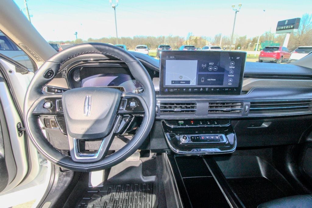 Used 2025 Lincoln Corsair Reserve w/ Equipment Group 202A AWD/4WD image 31