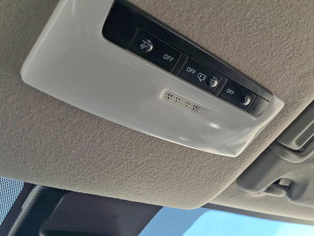 Used 2024 Nissan Versa SV FWD image 31