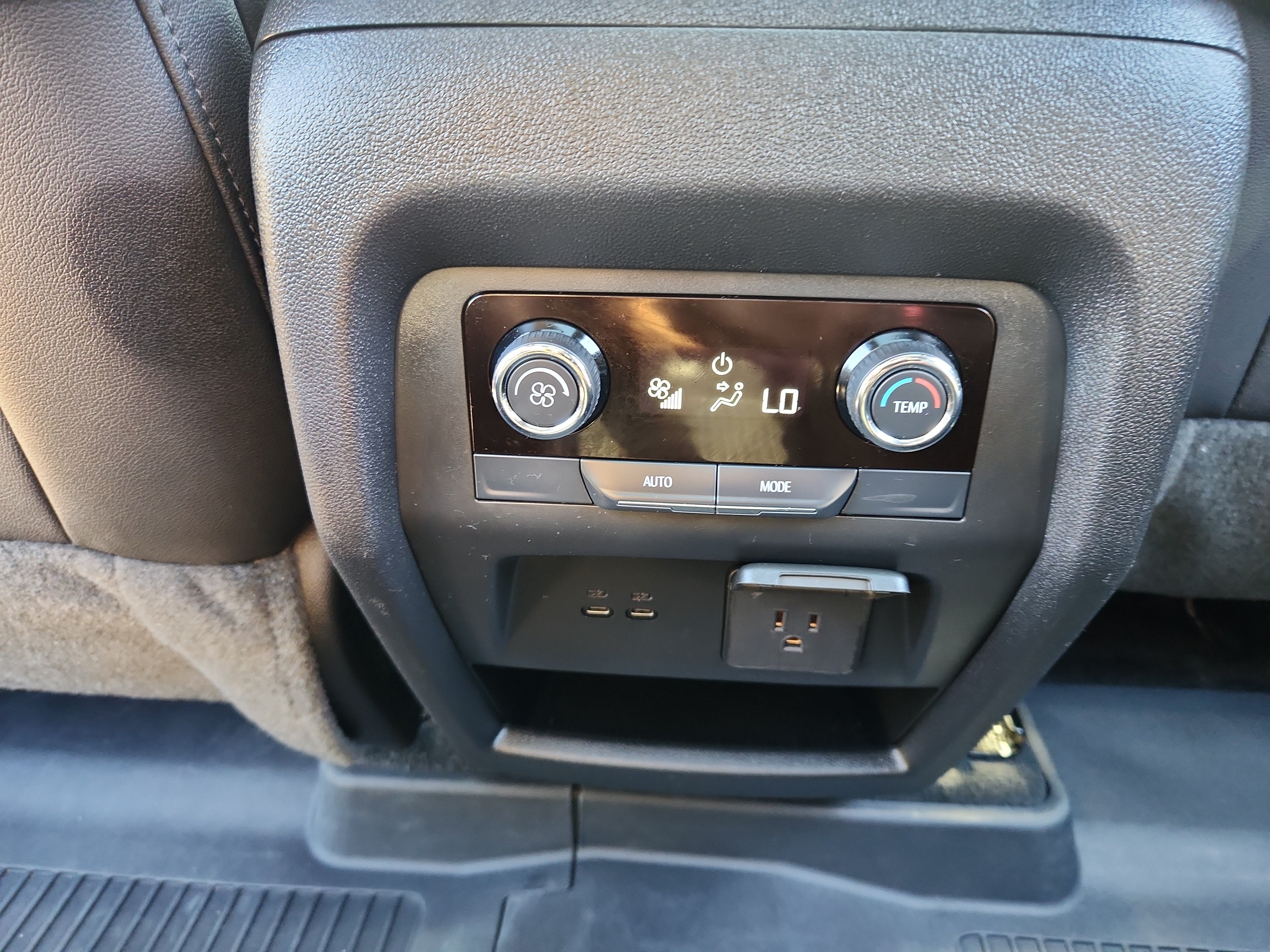 Used 2025 Chevrolet Traverse Z71 w/ Driver Confidence Package AWD/4WD image 40