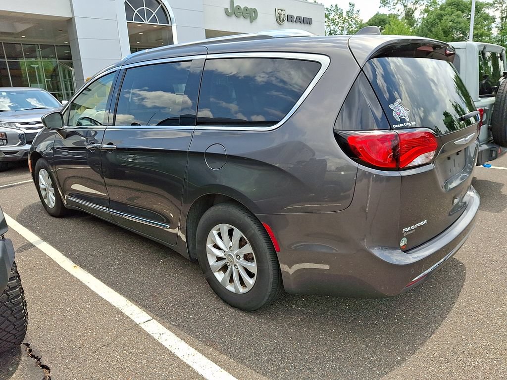 Used 2019 Chrysler Pacifica Touring-L FWD image 7