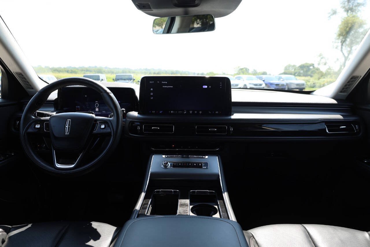Used 2025 Lincoln Aviator AWD image 14