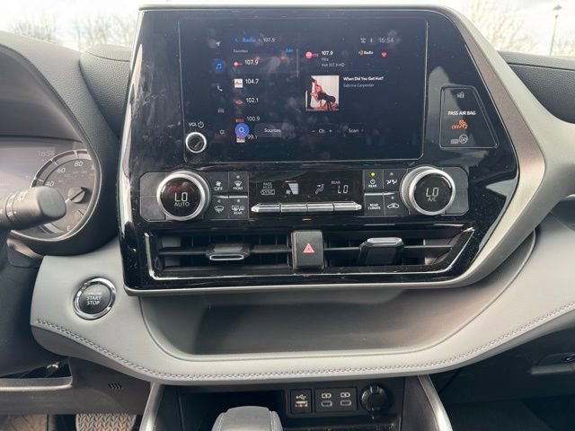 Used 2023 Toyota Highlander LE image 16