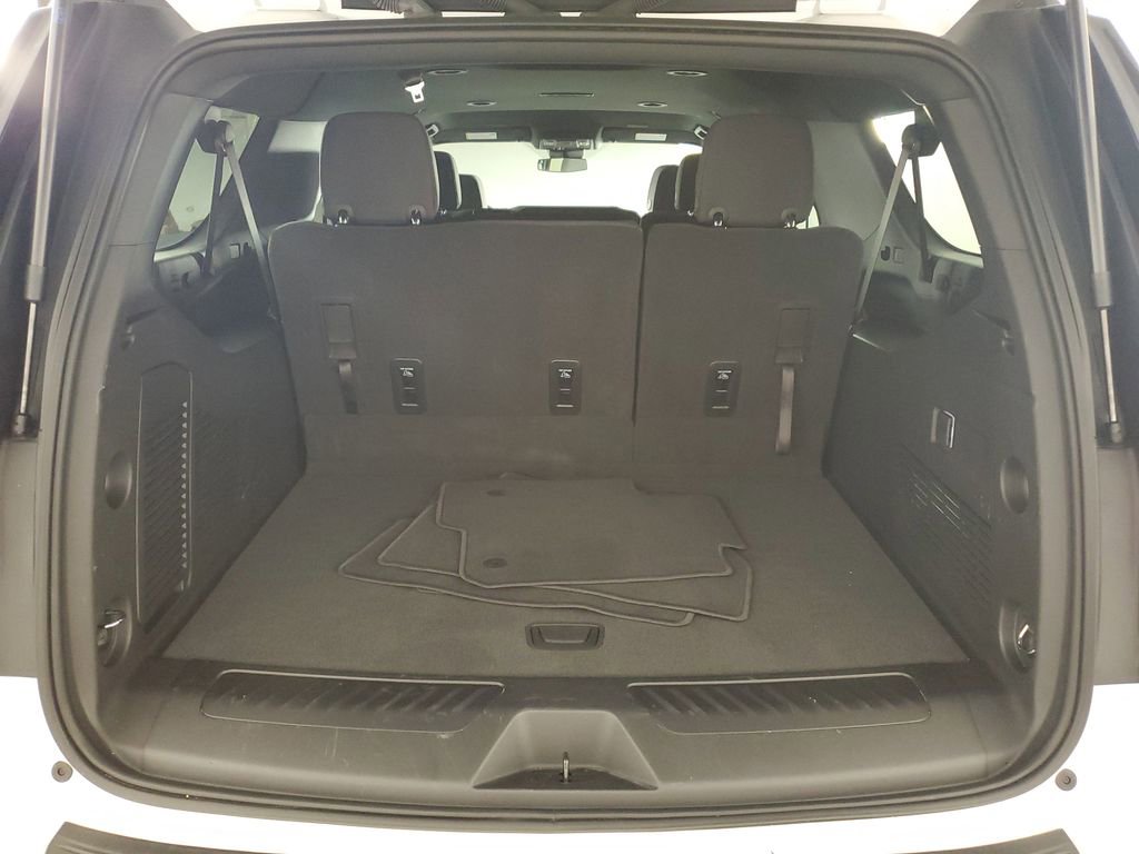 Used 2025 Chevrolet Suburban LS image 32