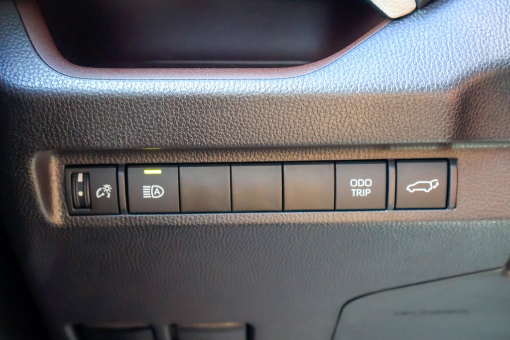 Used 2025 Toyota RAV4 Limited FWD image 20