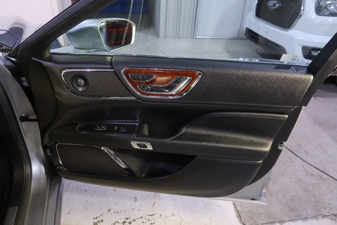 Used 2020 Lincoln Continental Reserve image 31