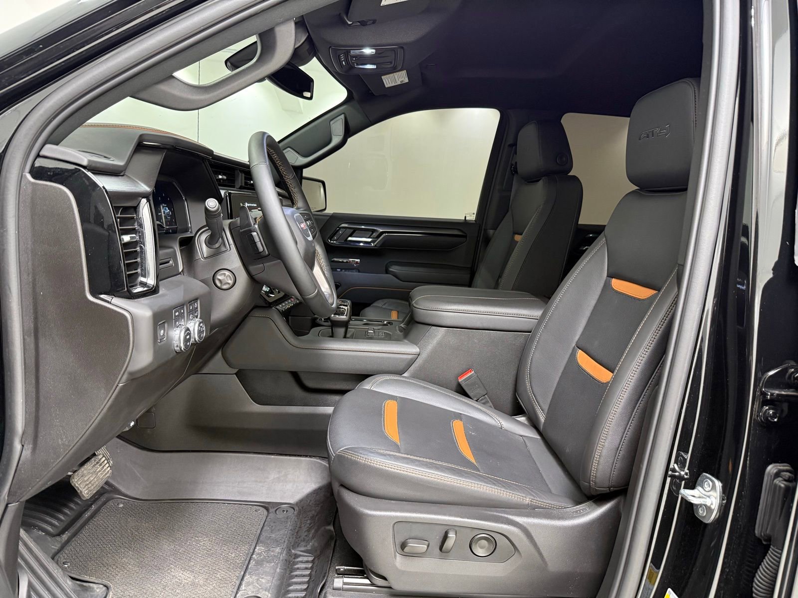 Used 2025 GMC Sierra 1500 AT4 image 17