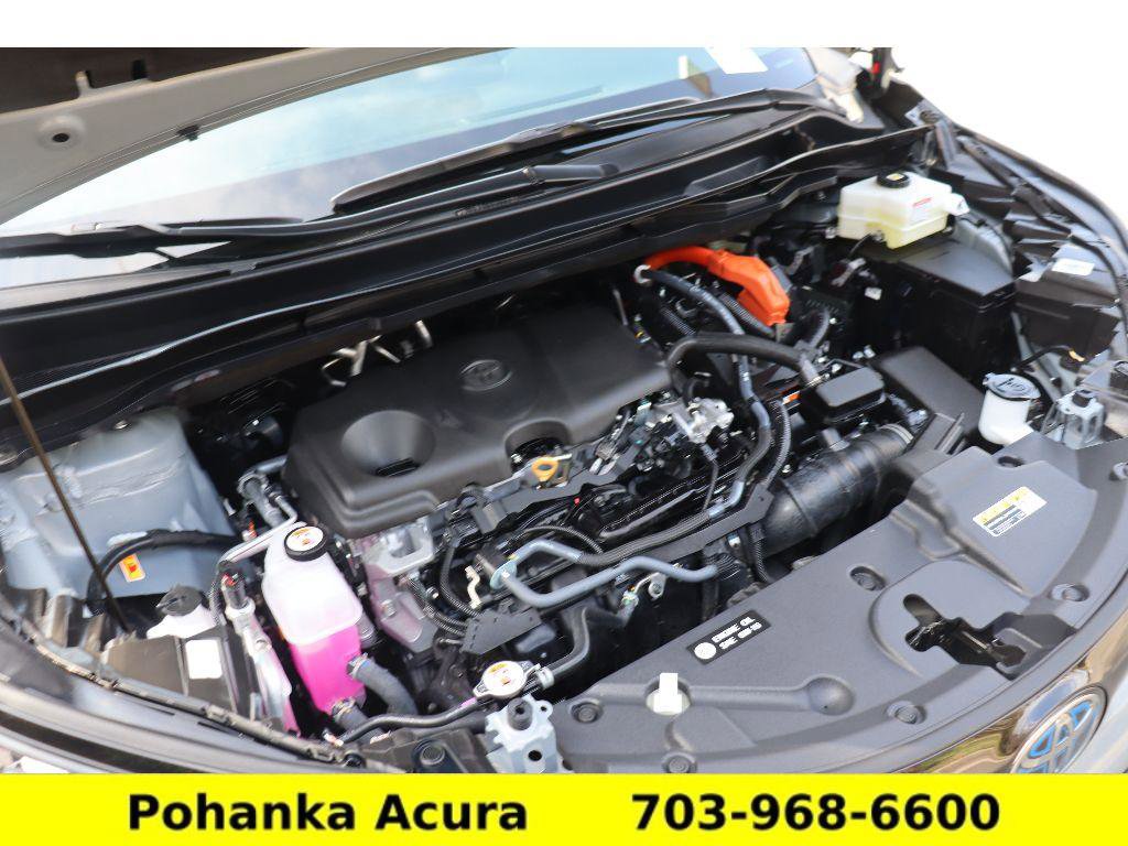 Used 2025 Toyota Sienna XLE Woodland Edition image 35