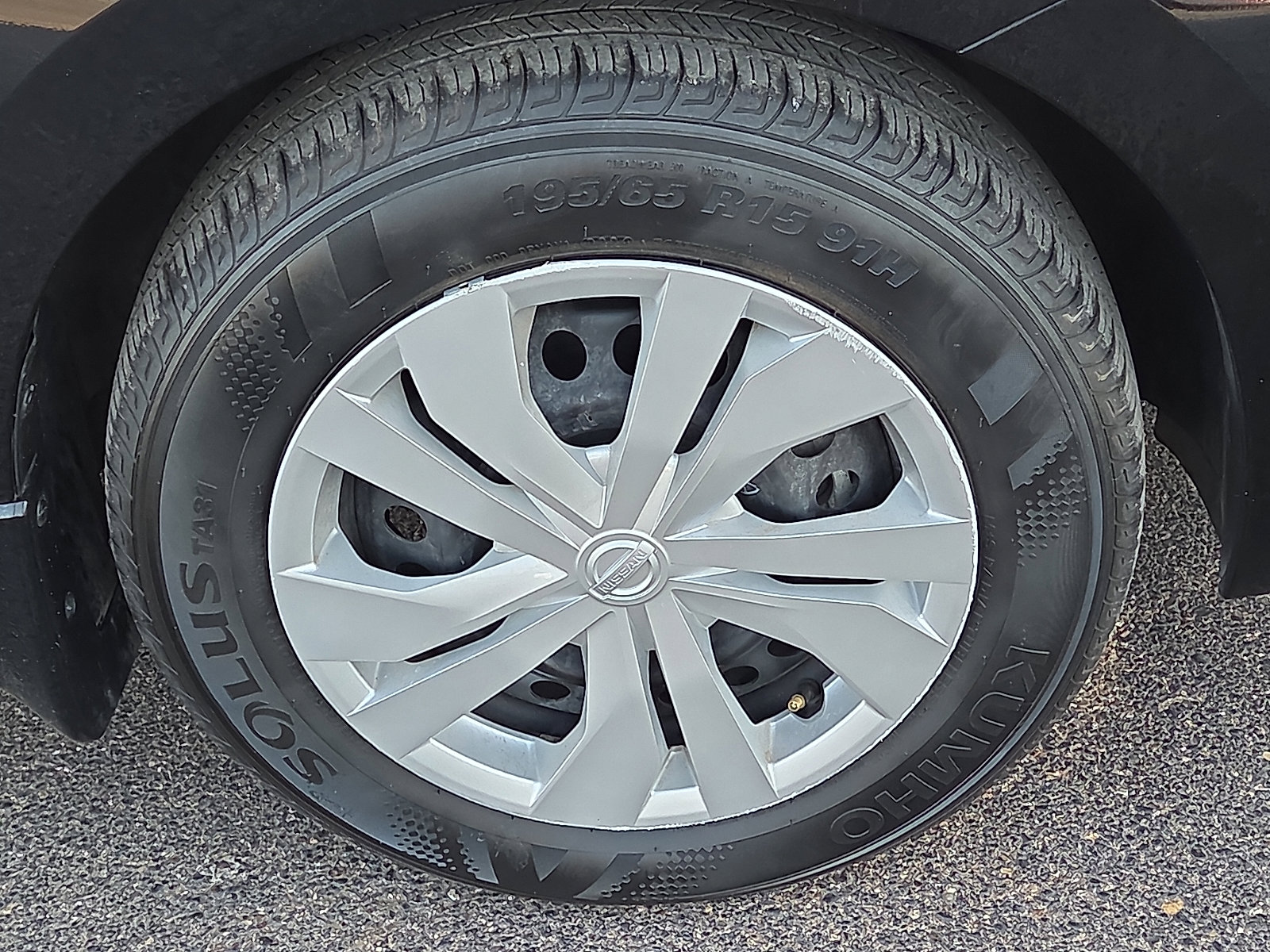 Used 2024 Nissan Versa S FWD image 6