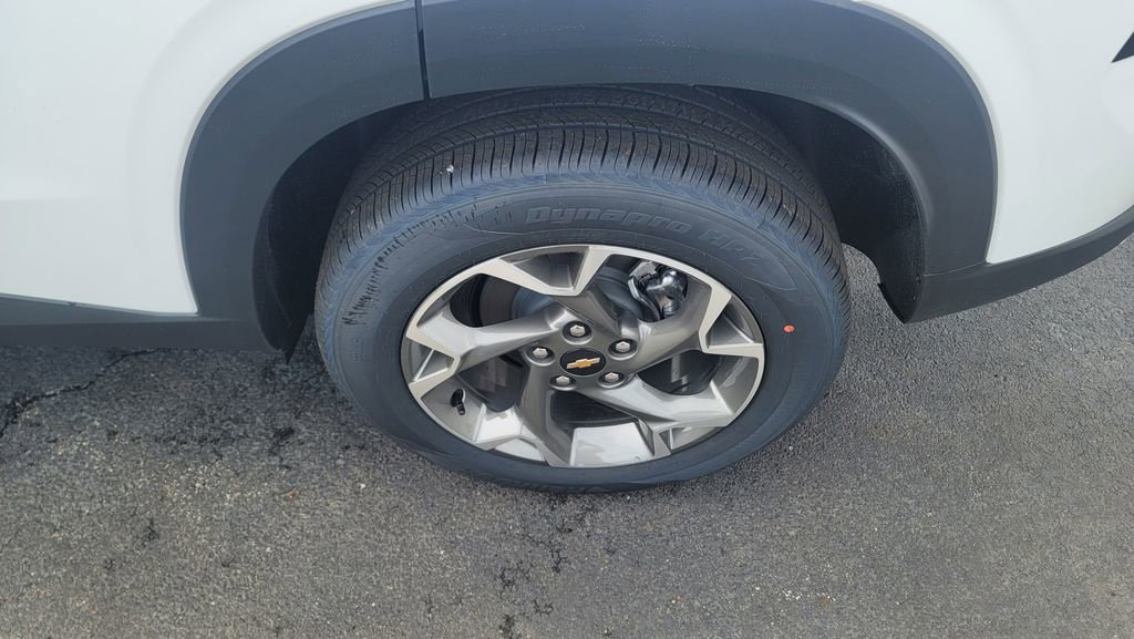 New 2026 Chevrolet Trax LT w/ Driver Confidence Package image 8