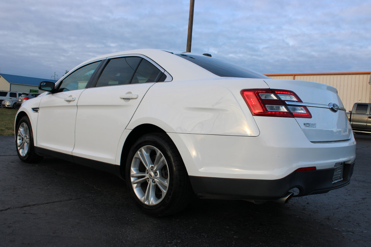 Used 2017 Ford Taurus SE image 10