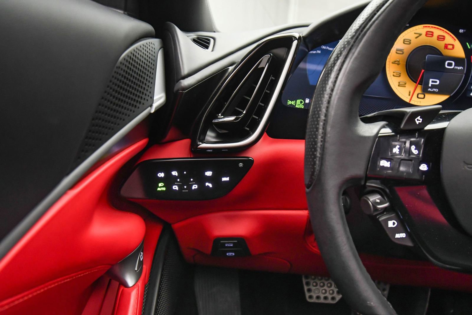 Used 2024 Ferrari Roma Spider image 39