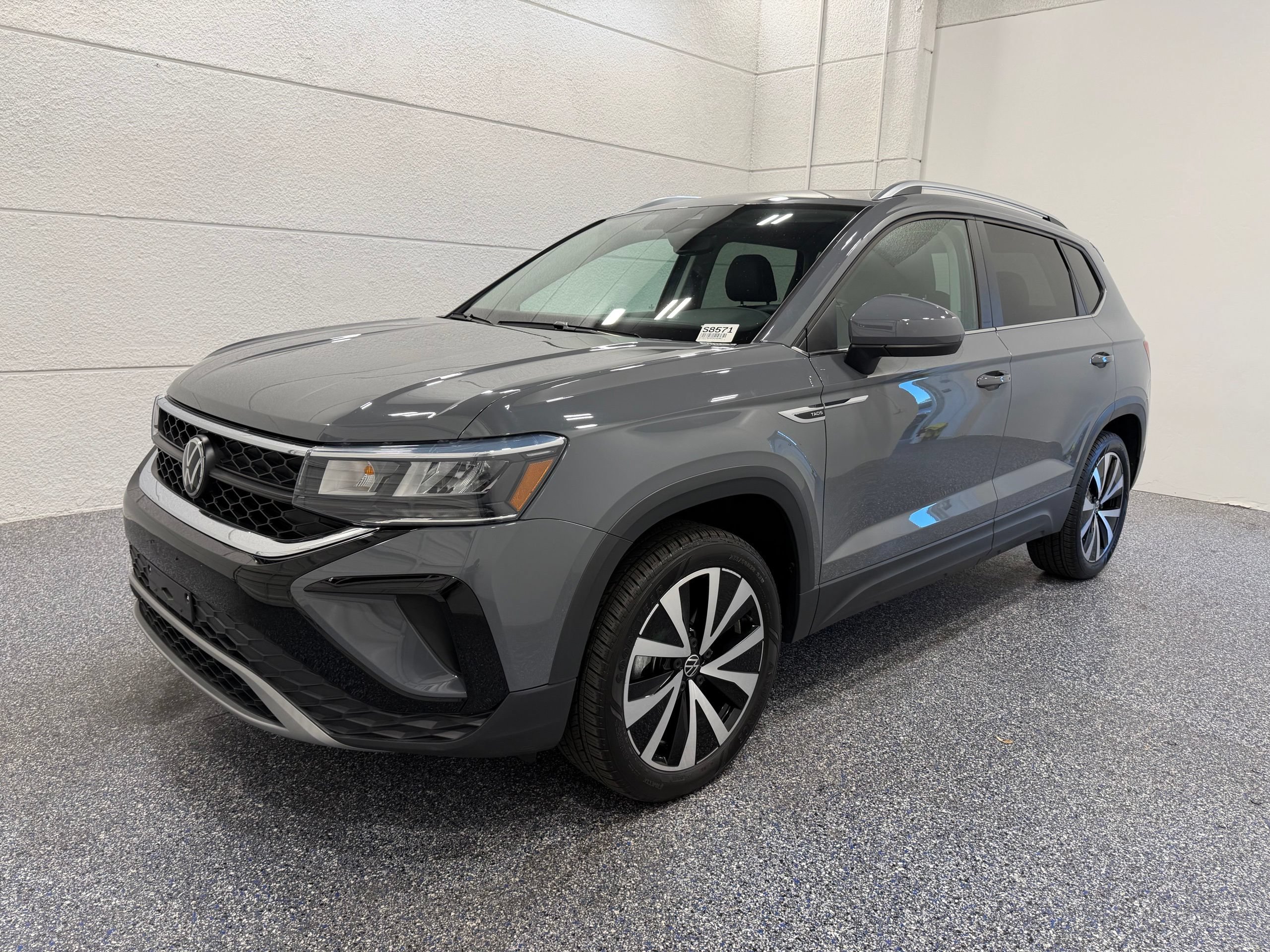 Used 2023 Volkswagen Taos SE w/ Panoramic Sunroof Package