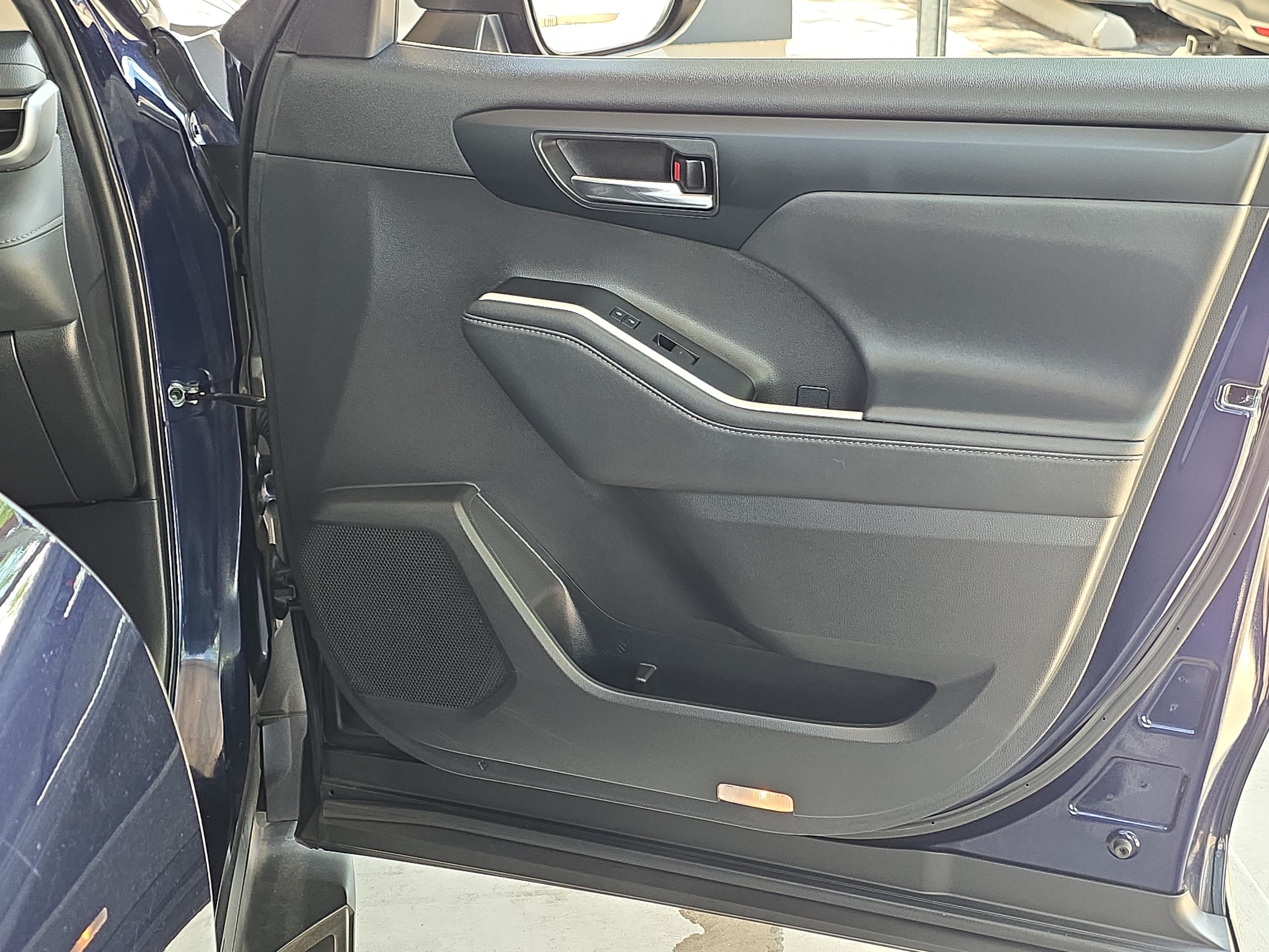 Used 2022 Toyota Highlander XLE FWD image 27
