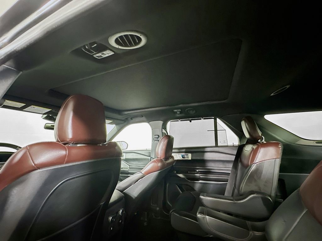 Used 2020 Ford Explorer Platinum w/ Premium Technology Package image 21