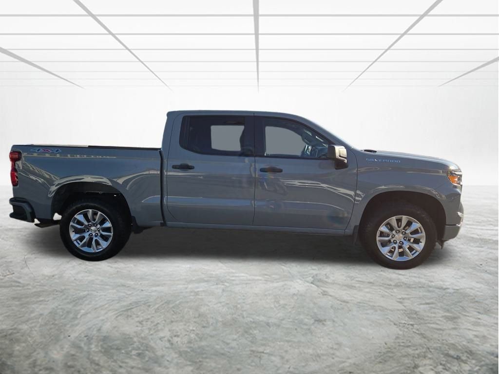 Used 2024 Chevrolet Silverado 1500 Custom image 2