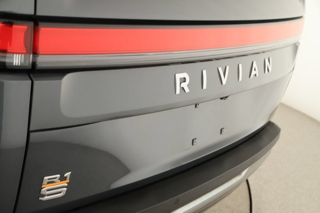 Used 2024 Rivian R1S Adventure AWD/4WD image 31