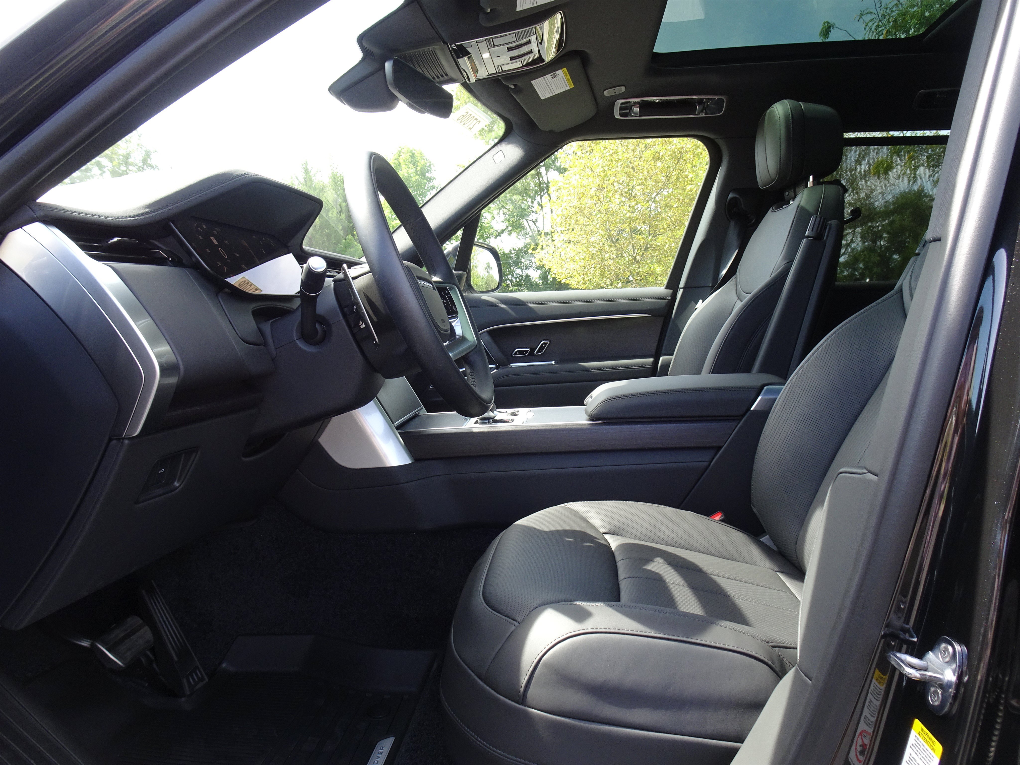 New 2027 Land Rover Range Rover Long Wheelbase SE AWD/4WD image 10
