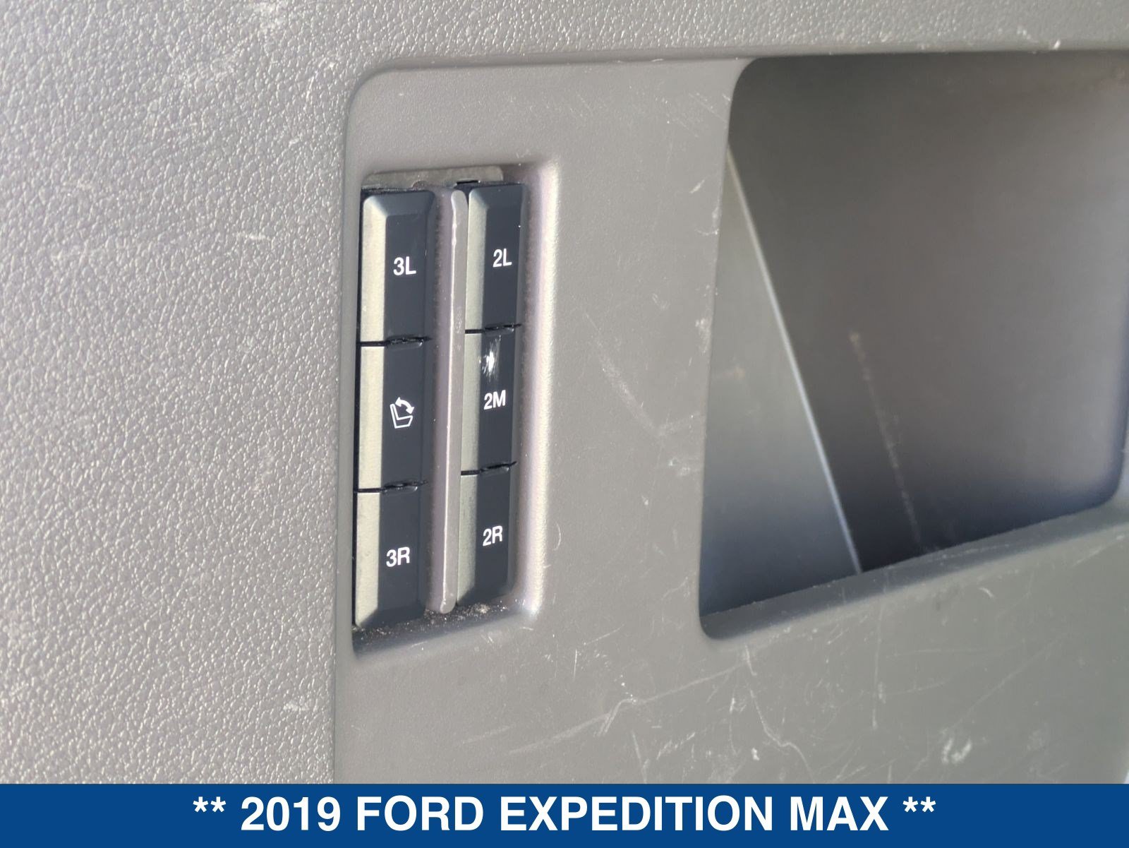 Used 2019 Ford Expedition Max Limited RWD image 15