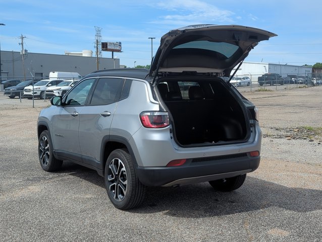Used 2024 Jeep Compass Limited AWD/4WD image 9