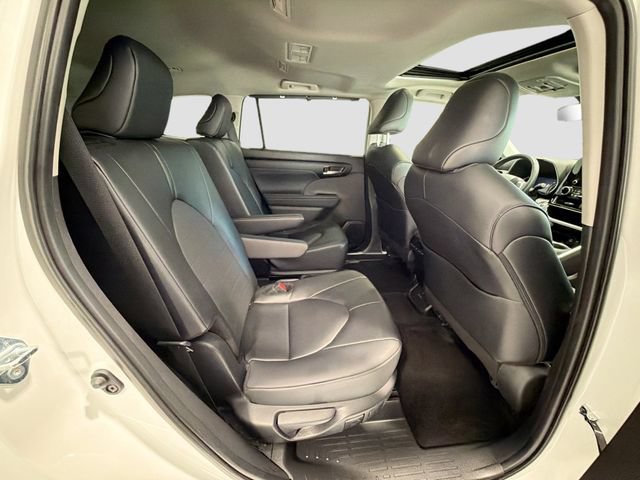 Certified 2025 Toyota Highlander XLE FWD image 23