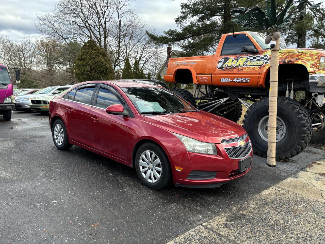 Used 2011 Chevrolet Cruze LT image 2