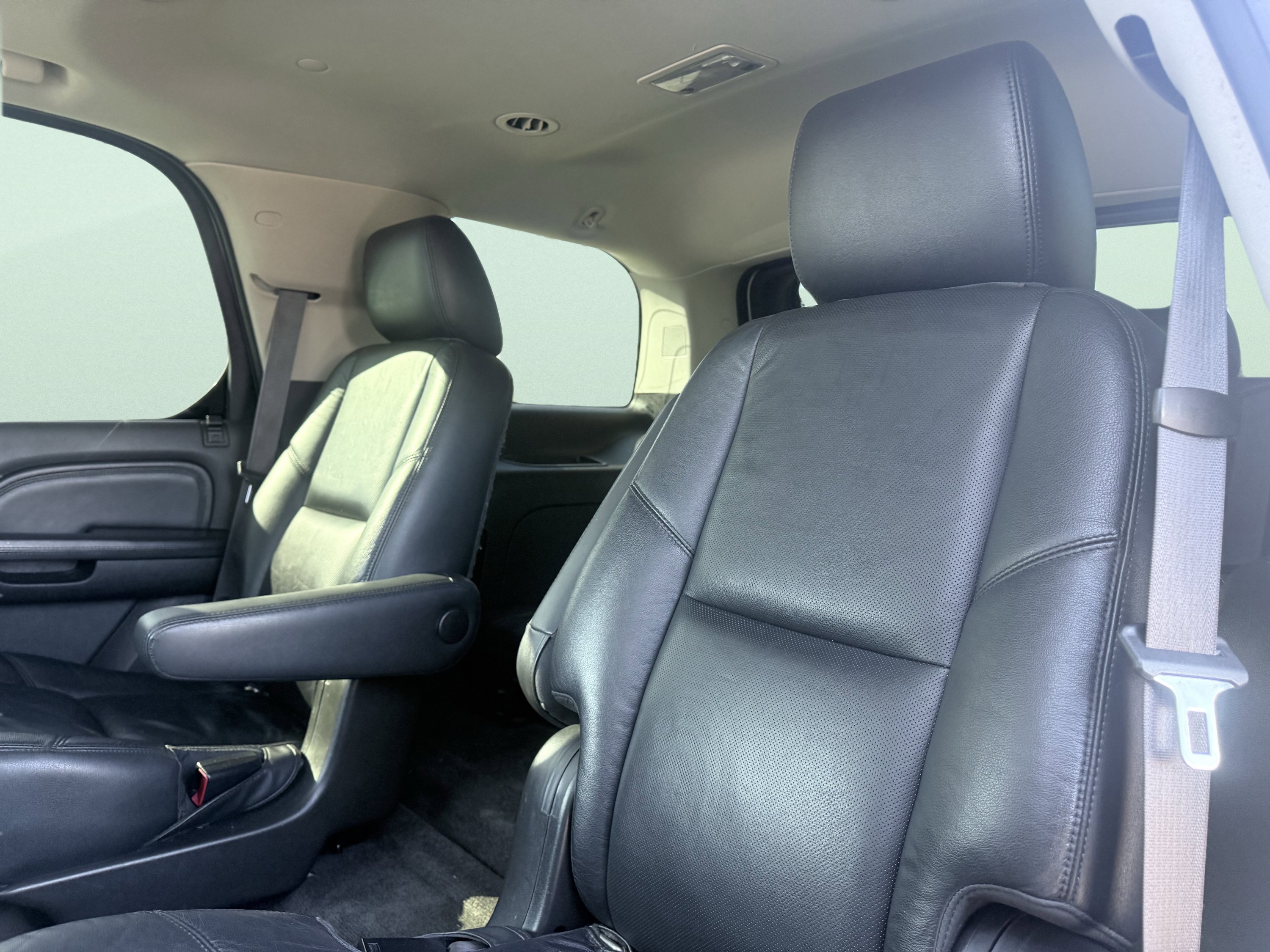 Used 2012 Cadillac Escalade Luxury RWD image 33