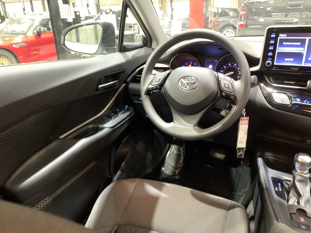 Used 2021 Toyota C-HR LE image 3