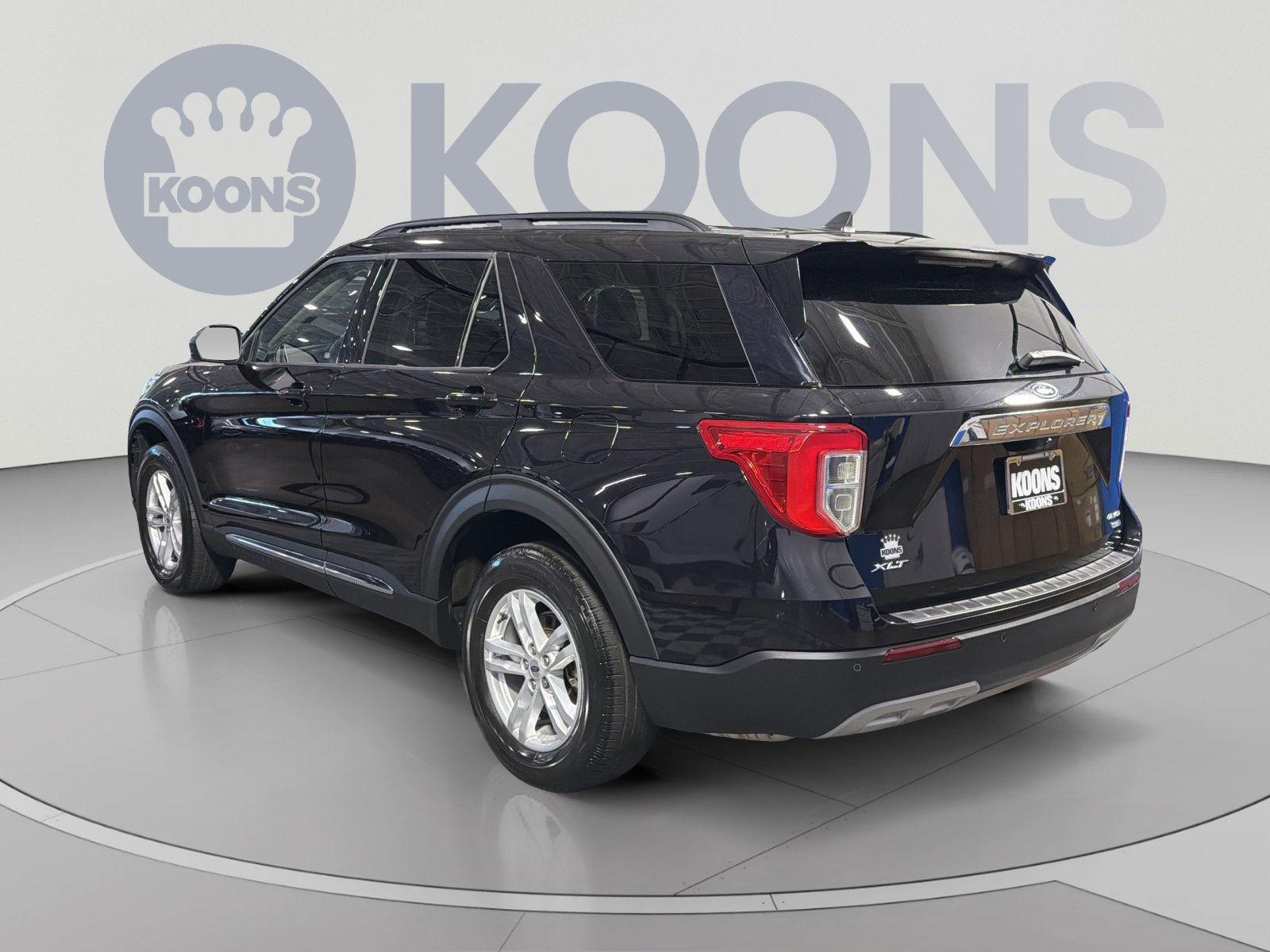 Used 2023 Ford Explorer XLT w/ Equipment Group 202A AWD/4WD image 4