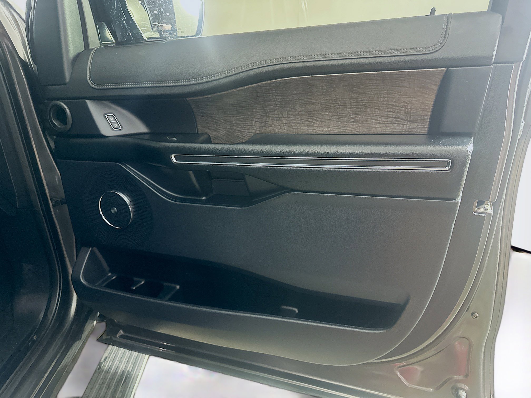 Used 2021 Ford Expedition Max Limited AWD/4WD image 34