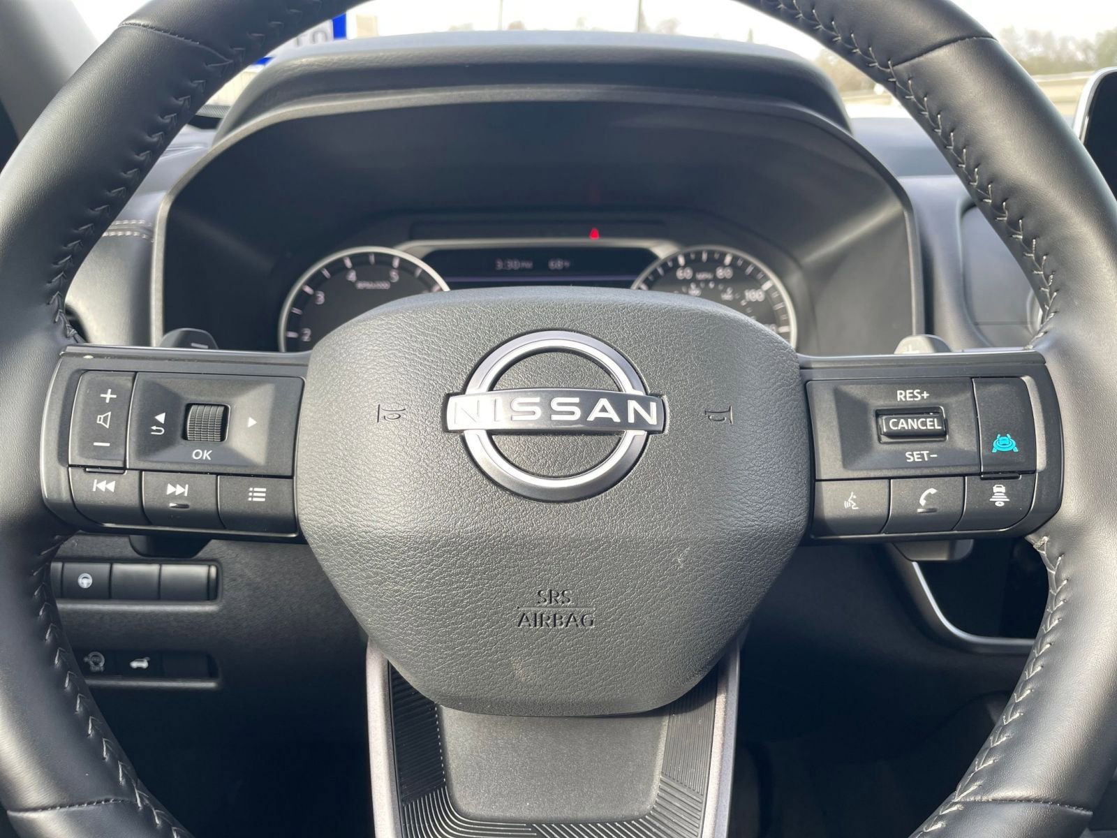 Used 2025 Nissan Rogue SV image 30