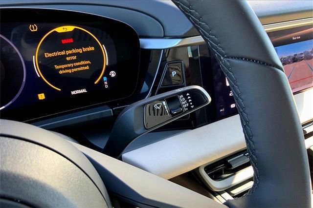 Certified 2025 Porsche Macan 4S Electric image 37