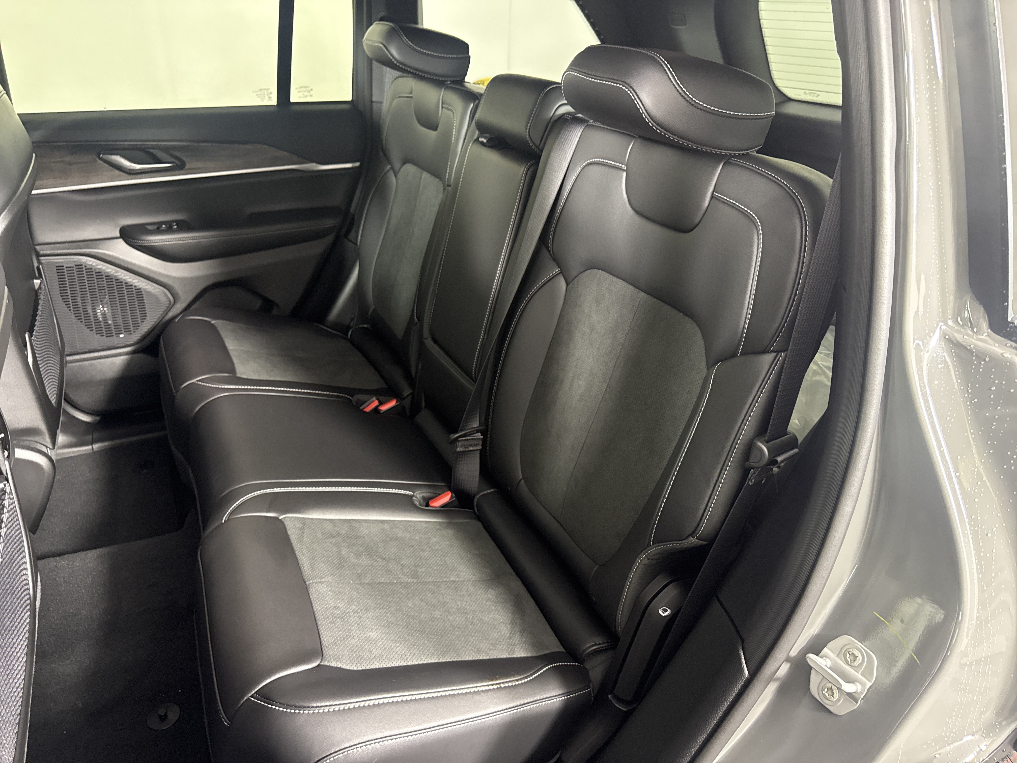 New 2027 Jeep Grand Cherokee 4WD image 13