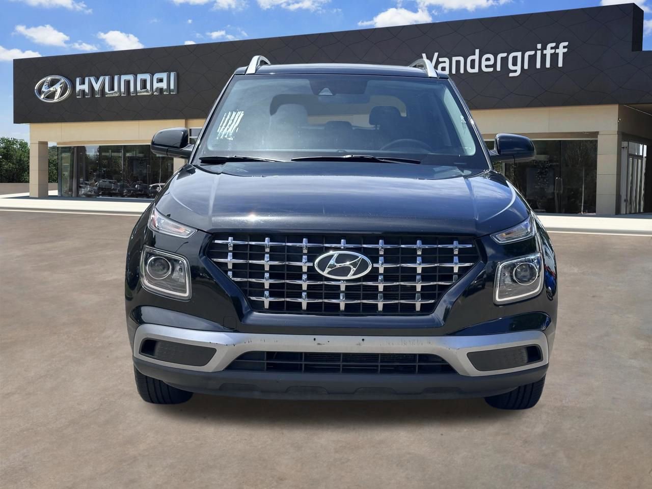 Used 2022 Hyundai Venue SEL FWD image 4