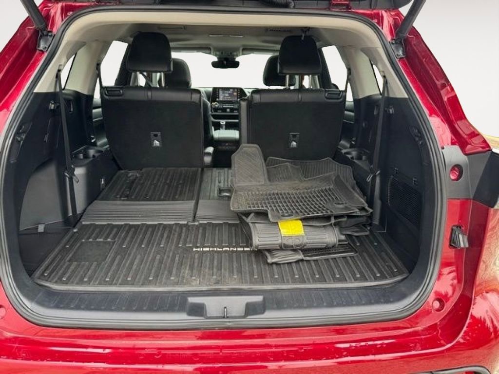 Used 2021 Toyota Highlander XLE AWD/4WD image 43