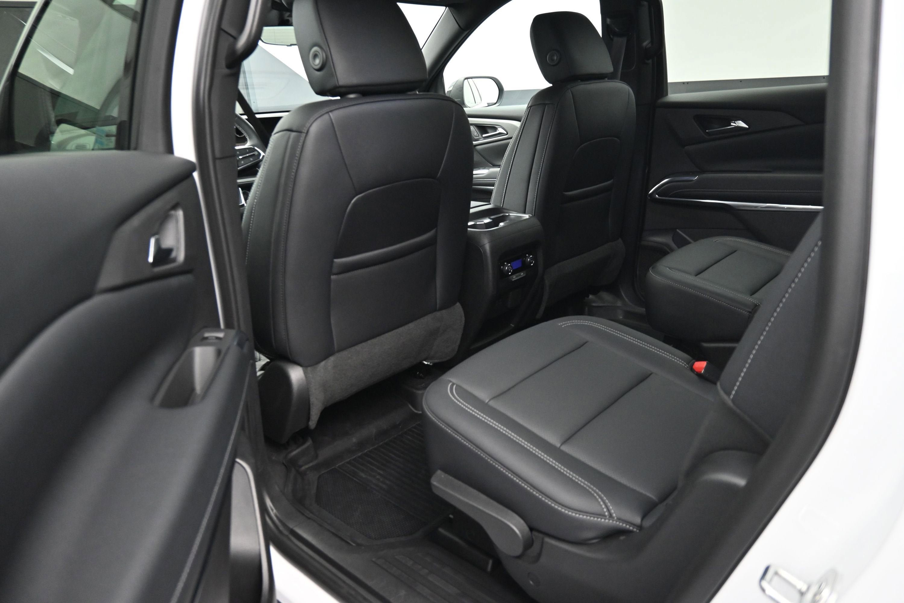 Used 2026 Chevrolet Traverse LT w/ Driver Confidence Package FWD image 24