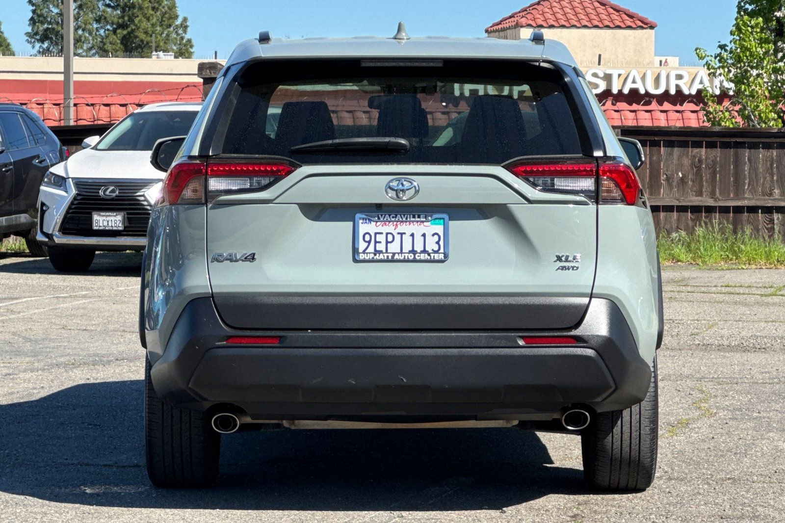 Used 2022 Toyota RAV4 XLE Premium image 5