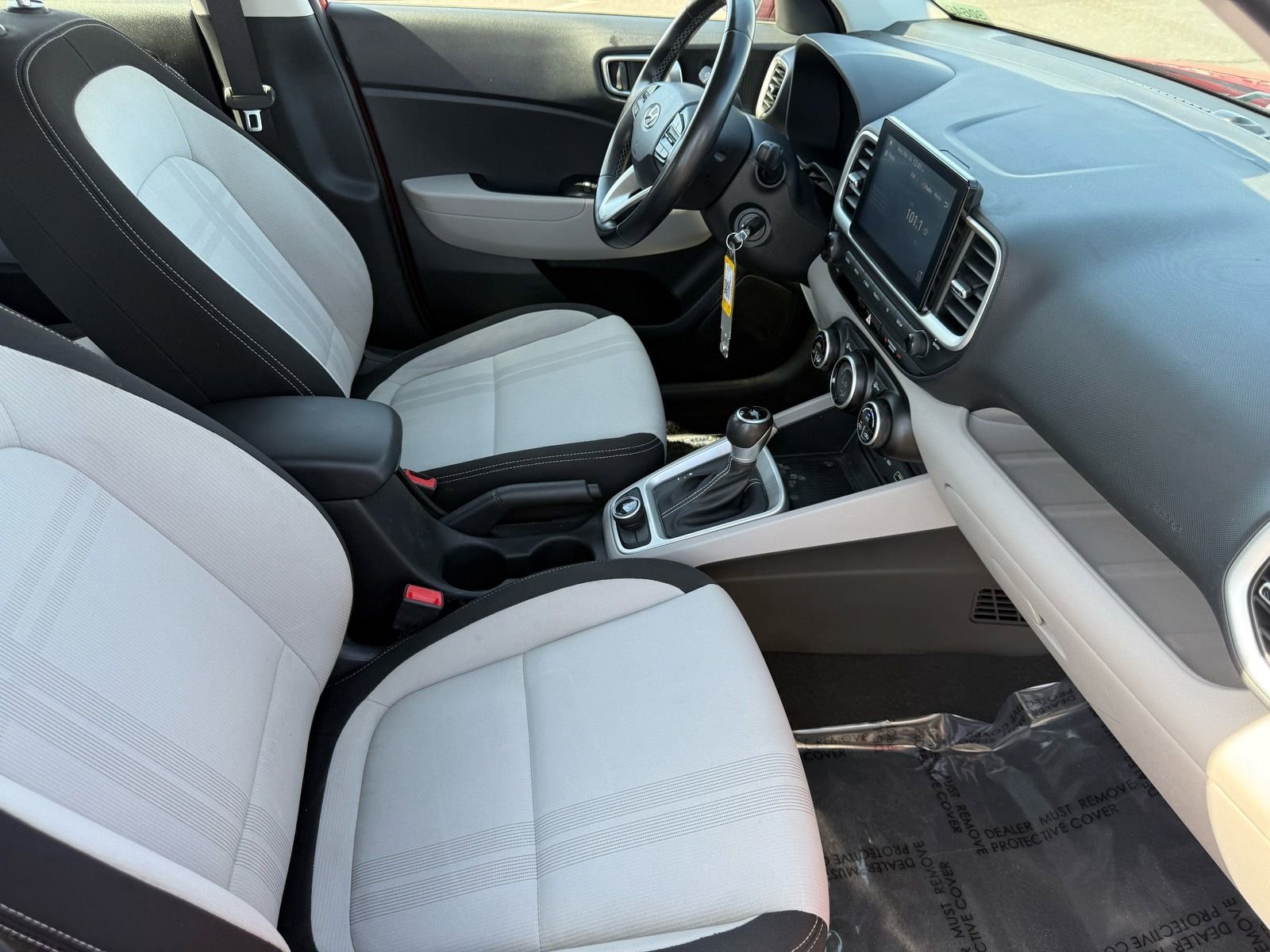Used 2022 Hyundai Venue SEL image 32